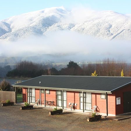 Owen River Tavern&Motels Buitenkant foto
