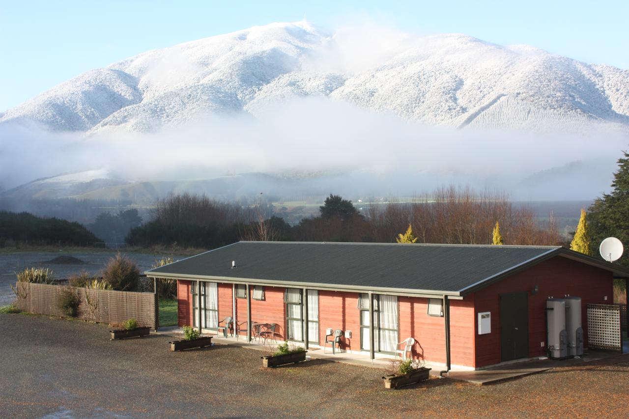 Owen River Tavern&Motels Buitenkant foto
